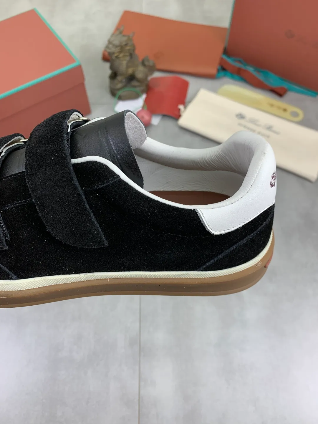 Men's men's shoes 💰P580 New model 💰 The latest casual shoes Loro Piana 💯 Top grade 💯 Buy the original copy 💯 Founded the existing Loro Piana company on April 24, 1924. It is the sixth generation of family operation, providing the best quality products to customers who are discerning about taste and quality. Imported original fly woven fabric with cowhide fabric, plain calfskin lining, hand-stitched thread with cowhide feet, original packaging, high-end outsole, size: 38-45 (custom-made for 46), 5️⃣ colors available